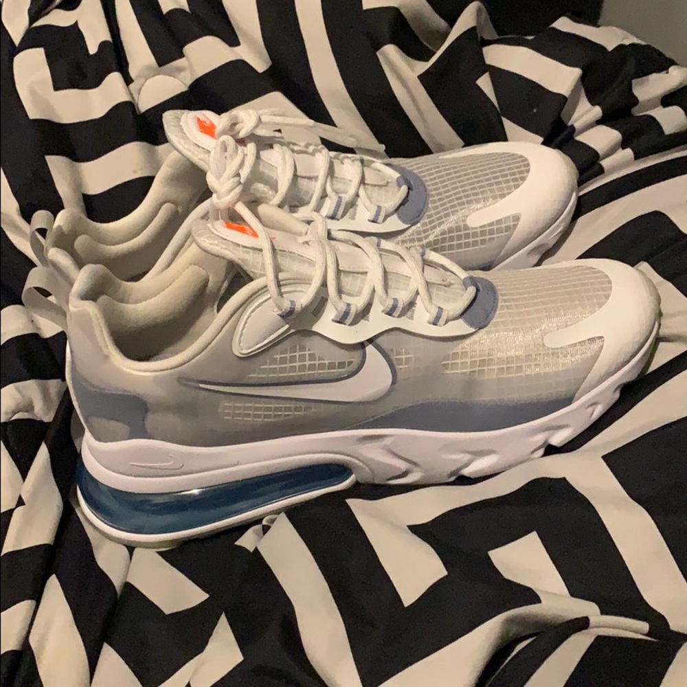 Air Max 270 React SE- gently used